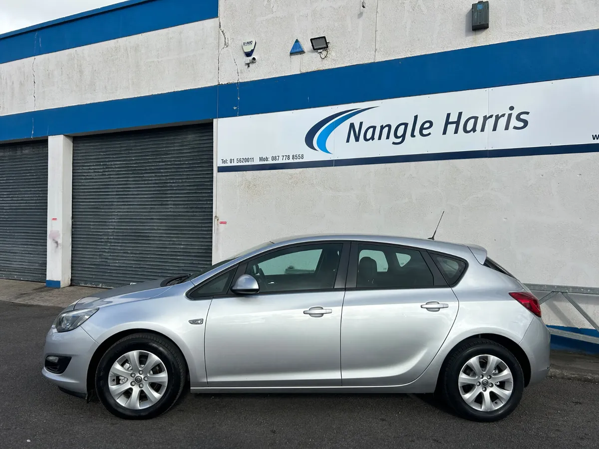 Opel Astra 2014 - Image 2