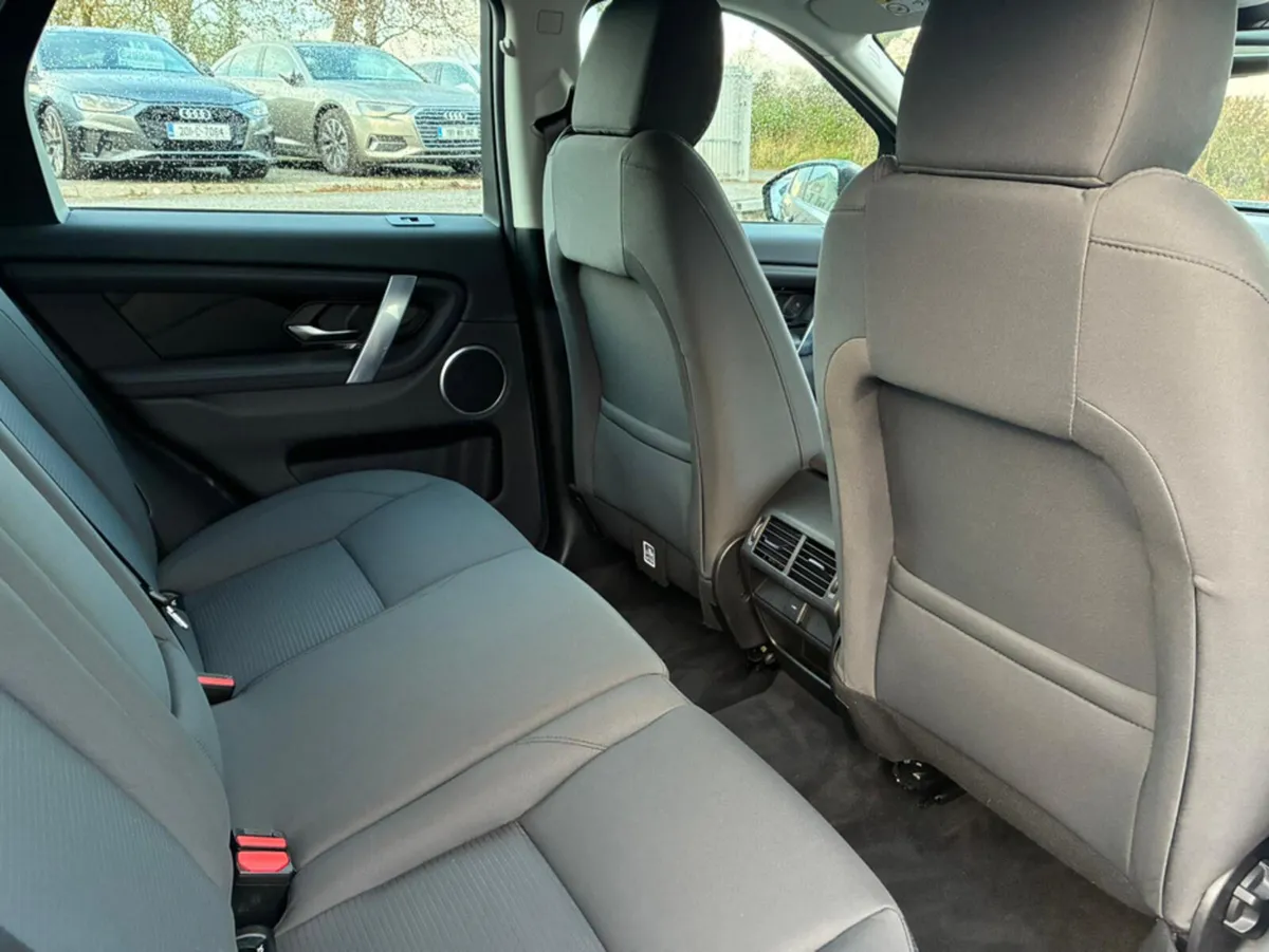 Land Rover Discovery Sport (NEW MODEL) 2.0 D4E AUT - Image 2