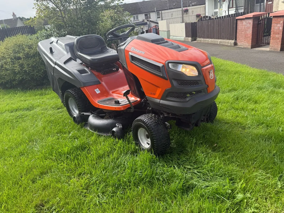 Husqvarna ride on lawnmower - Image 1