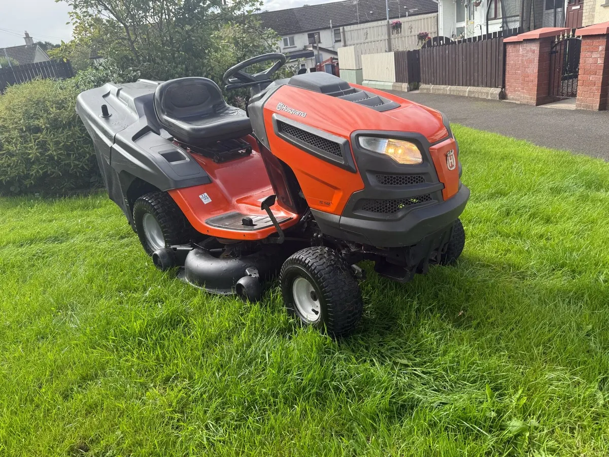 Husqvarna ride on lawnmower - Image 3