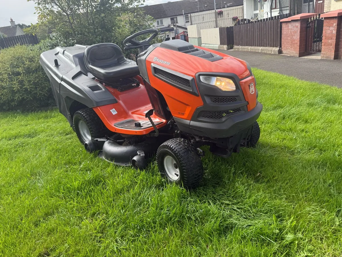 Husqvarna ride on lawnmower - Image 4