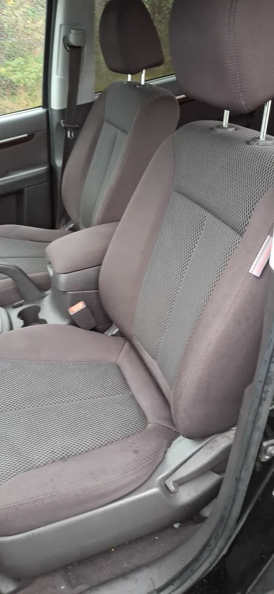 Hyundai Santa Fe 2011 - Image 2