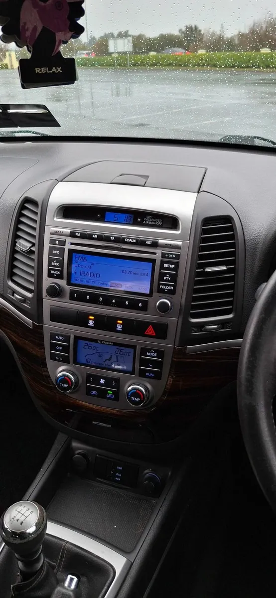 Hyundai Santa Fe 2011 - Image 4
