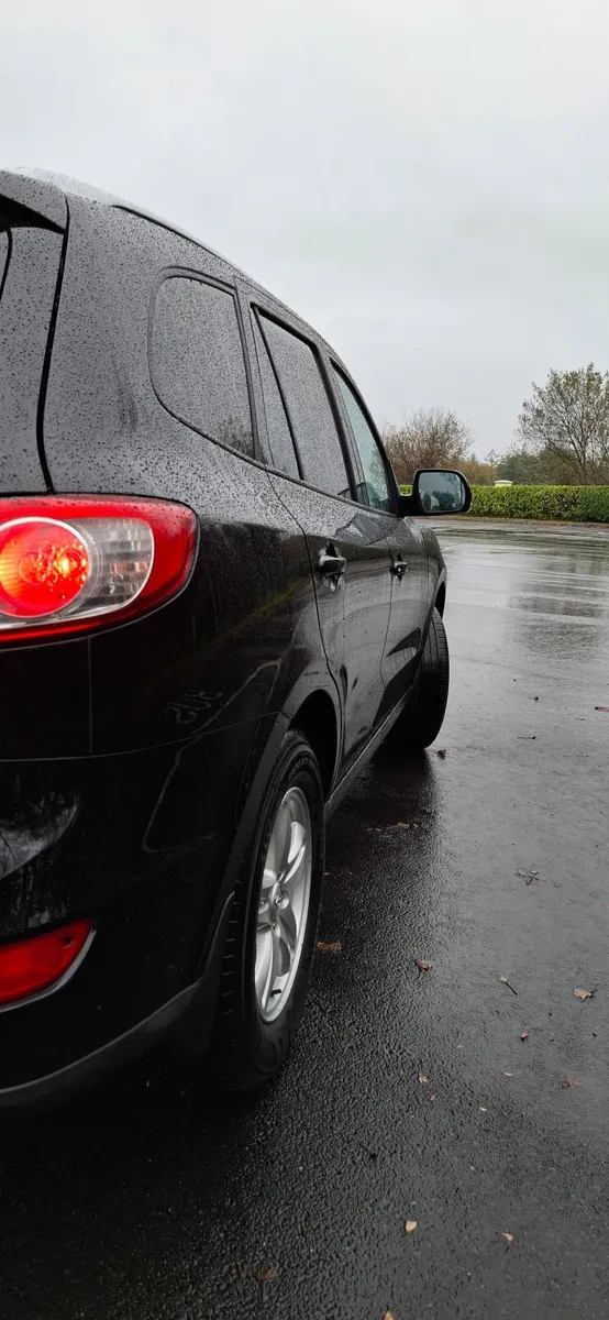 Hyundai Santa Fe 2011 - Image 1