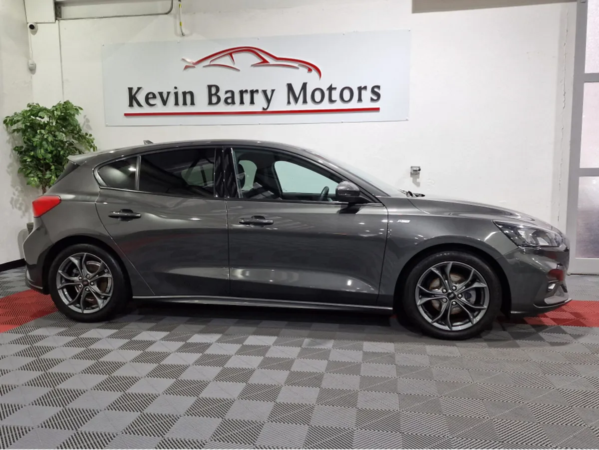 Ford Focus 1.0T ST-LINE 125BHP 6 SPEED MANUAL - Image 3