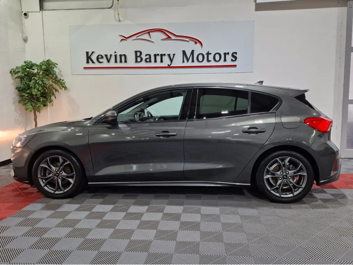 Ford Focus 1.0T ST-LINE 125BHP 6 SPEED MANUAL - Image 4