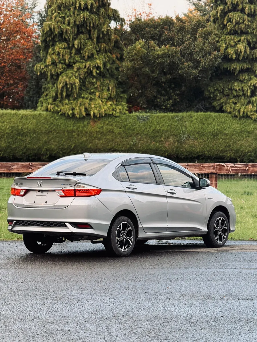 🌟 2019 Honda Grace 1.5 Hybrid LX Apple carplay🌟 - Image 3