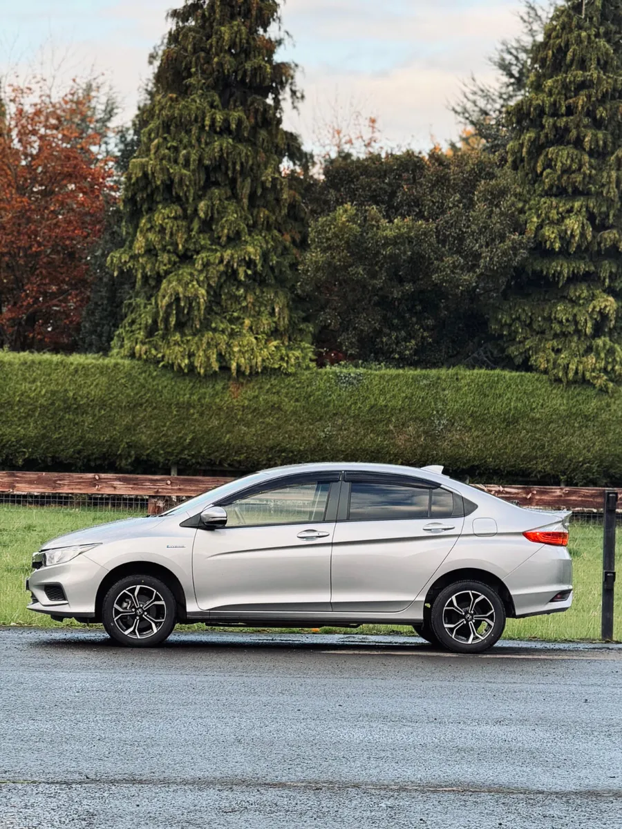 🌟 2019 Honda Grace 1.5 Hybrid LX Apple carplay🌟 - Image 2