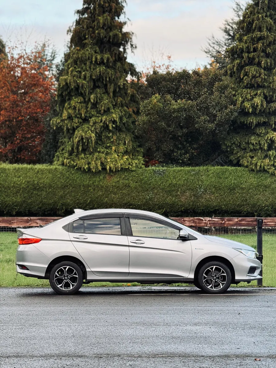 🌟 2019 Honda Grace 1.5 Hybrid LX Apple carplay🌟 - Image 4