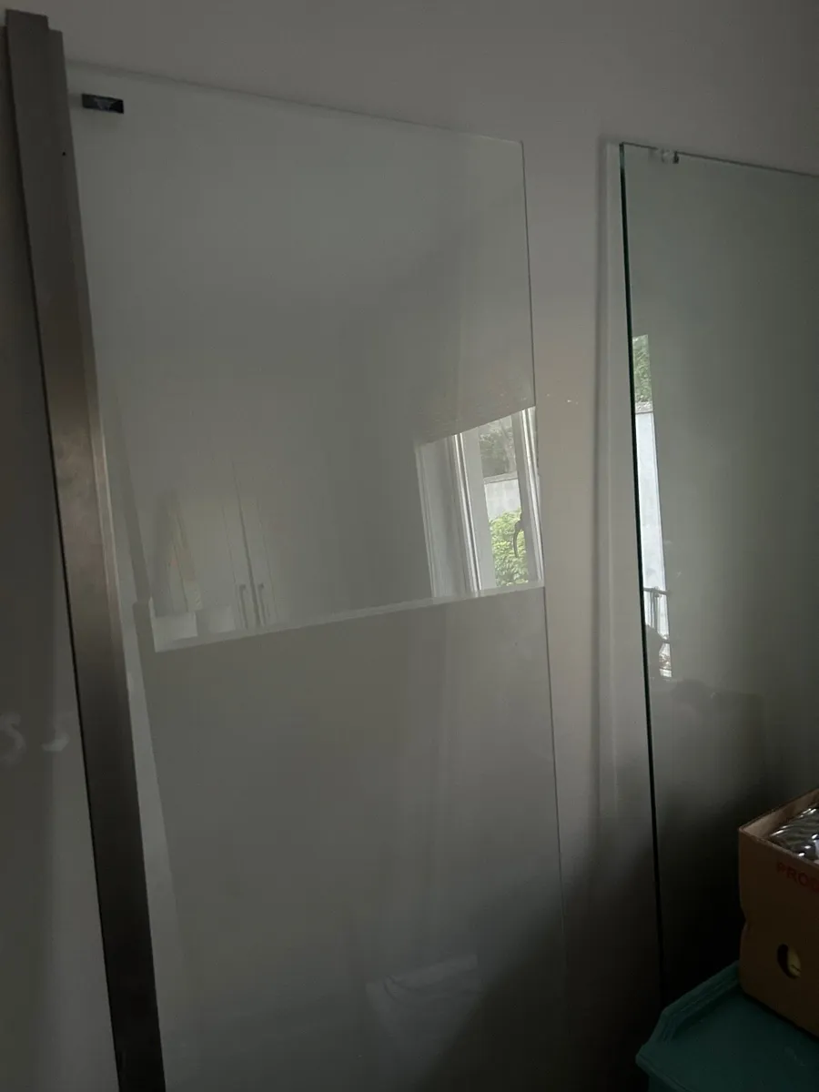 Shower screen and sliding door - Image 2