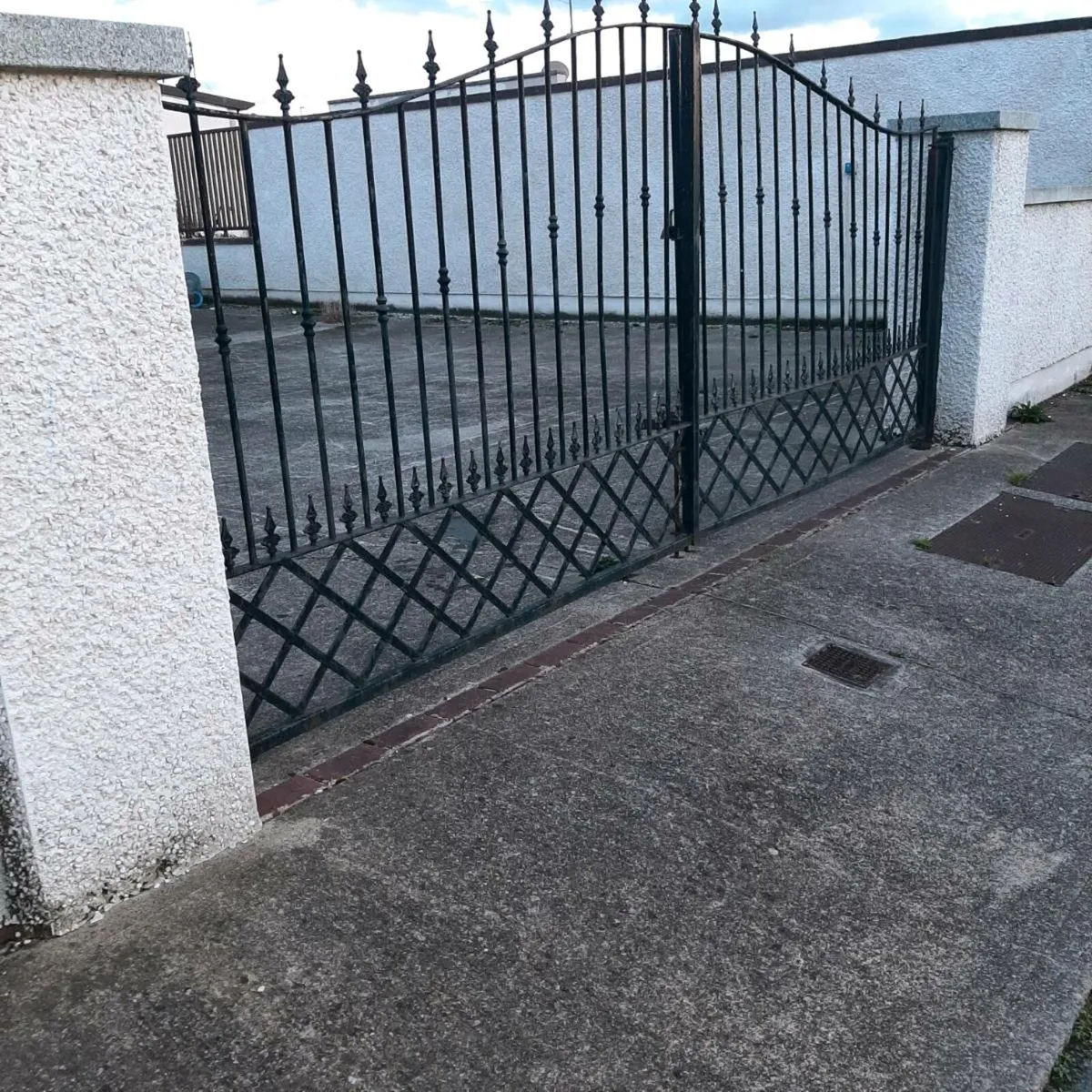 gates 2 set of yard gate .and front gates - Image 3