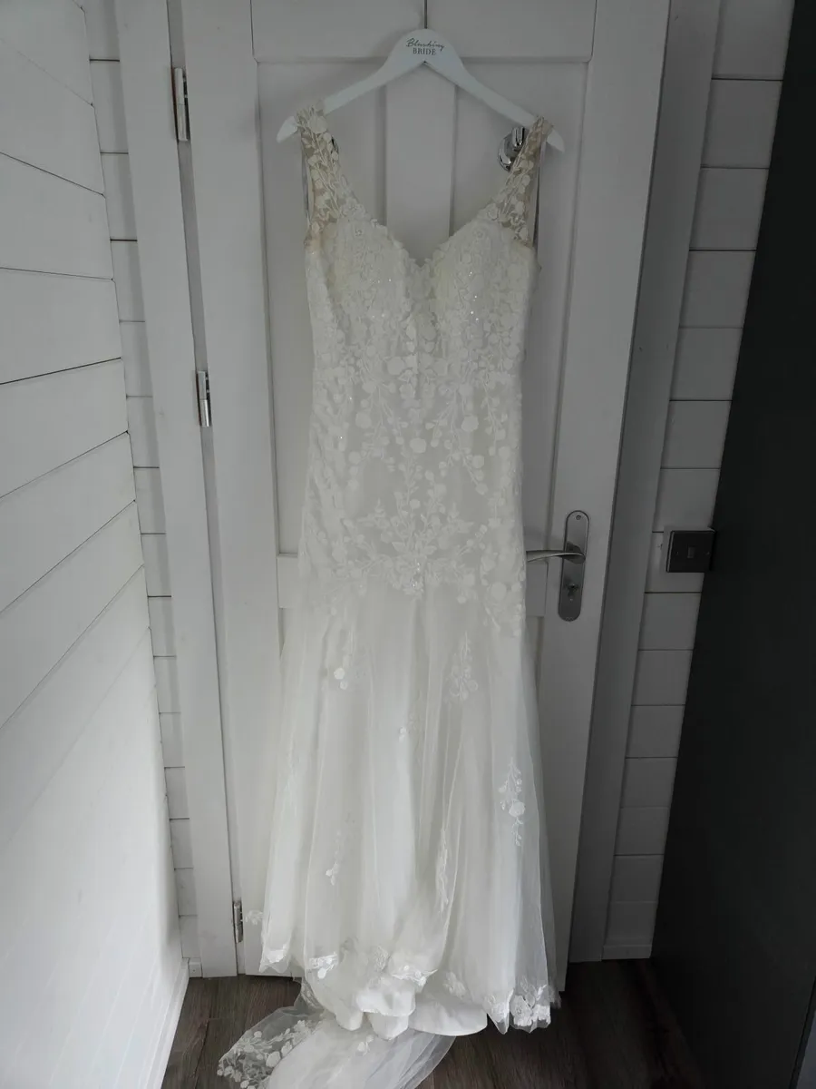 Wedding dress - Image 1