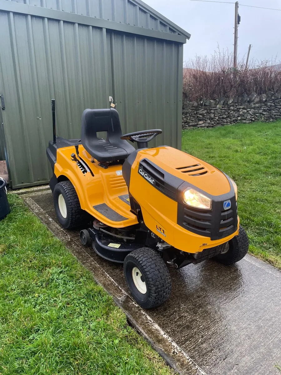 Club cadet ride mower - Image 1