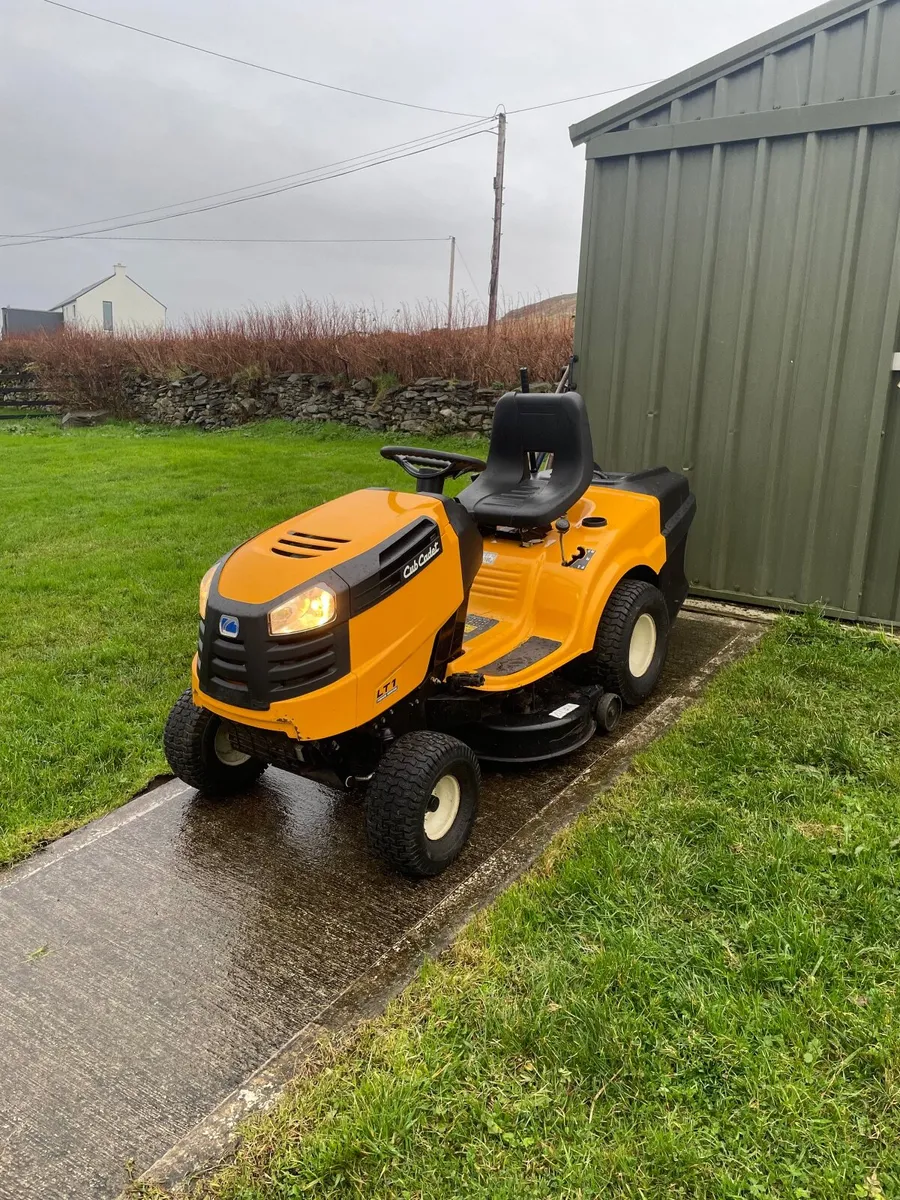 Club cadet ride mower - Image 2