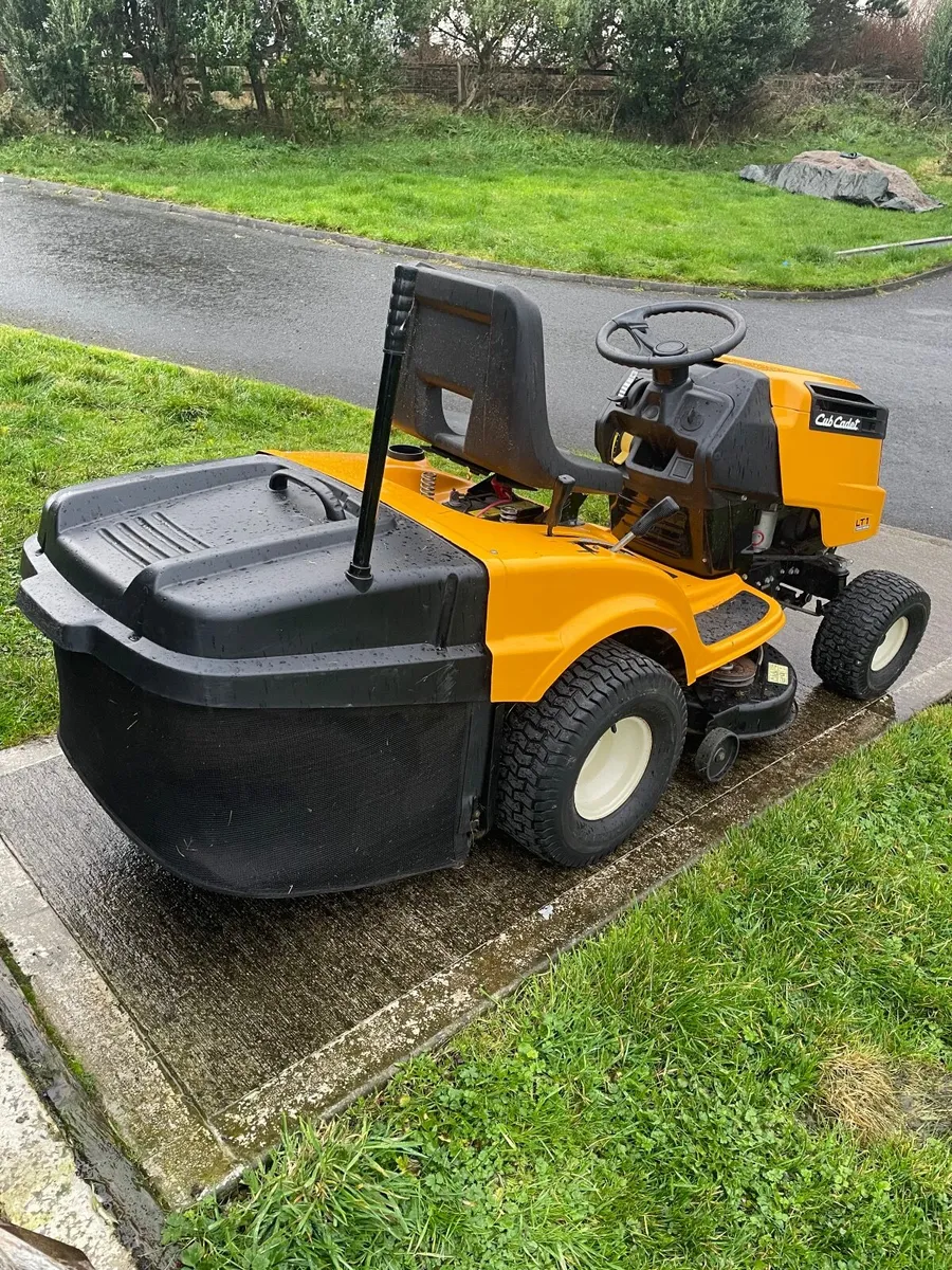 Club cadet ride mower - Image 4
