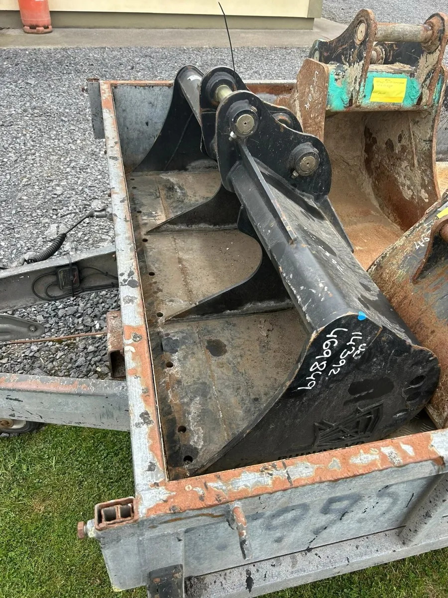 Unused 45mm pin Rhinox 5ft Grading bucket - Image 1