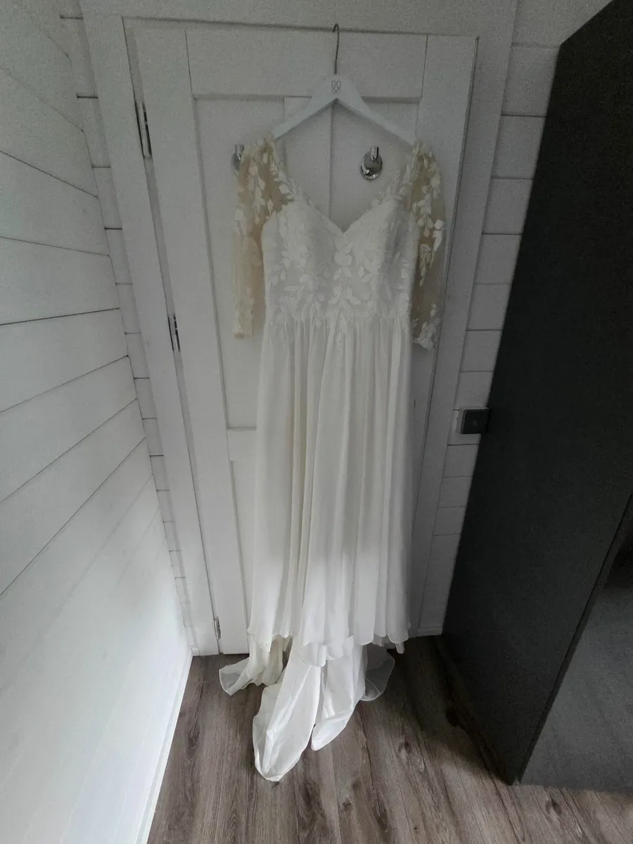 Wedding dress - Image 4