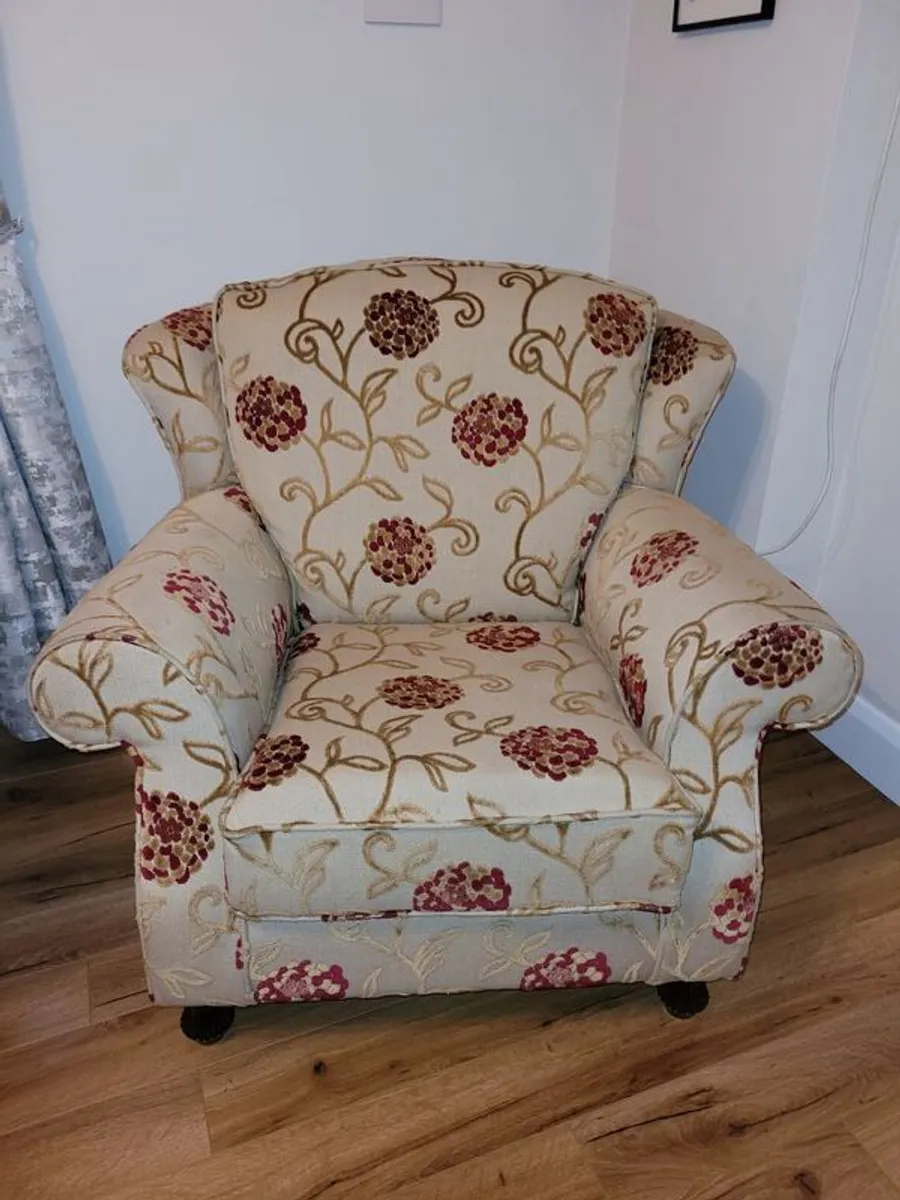 Comfortable 3 Piece suite & 2 Armchairs for sale - Image 3