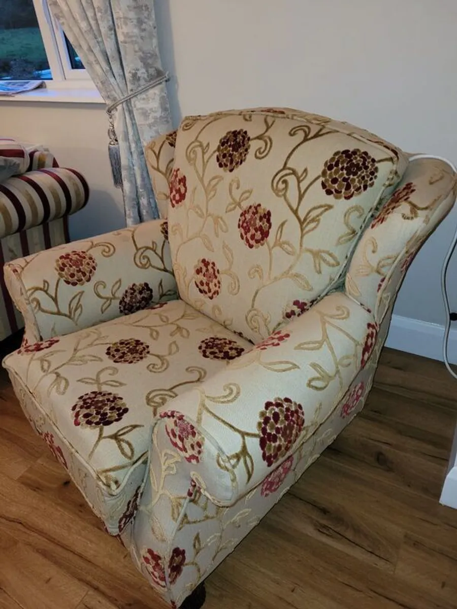 Comfortable 3 Piece suite & 2 Armchairs for sale - Image 4
