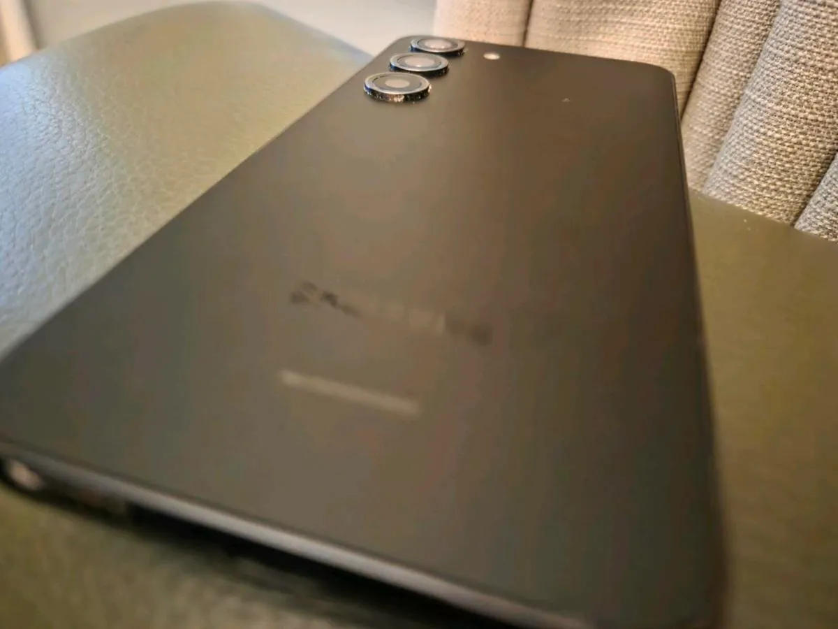 Samsung S23 128gb - Image 4
