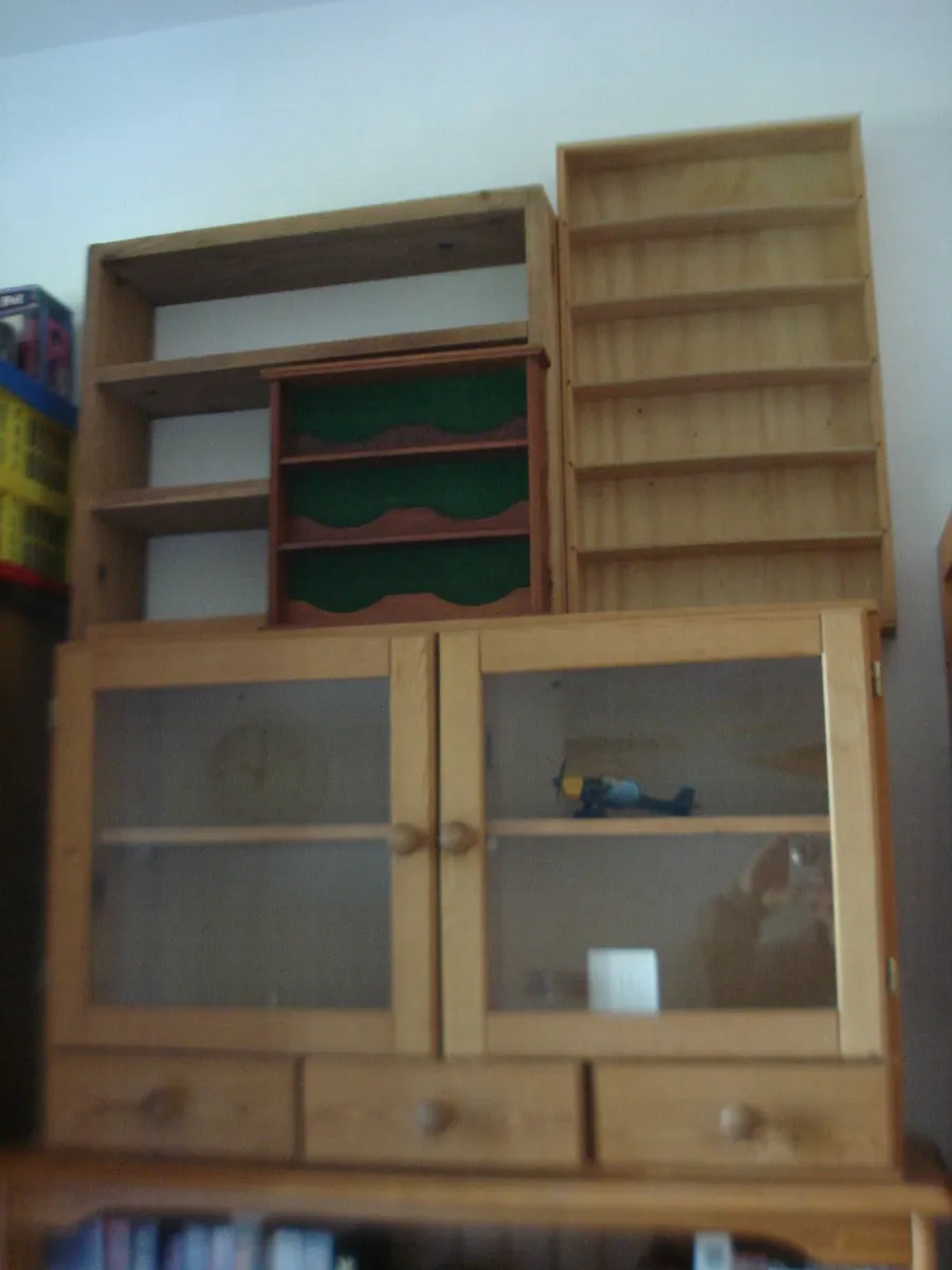 SMALL FINE PINE WOODEN DISPLAY CABINET. - Image 2