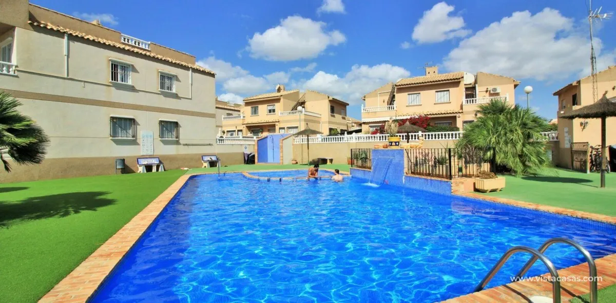 3 B/r House with pool view in Villamartin - Image 1