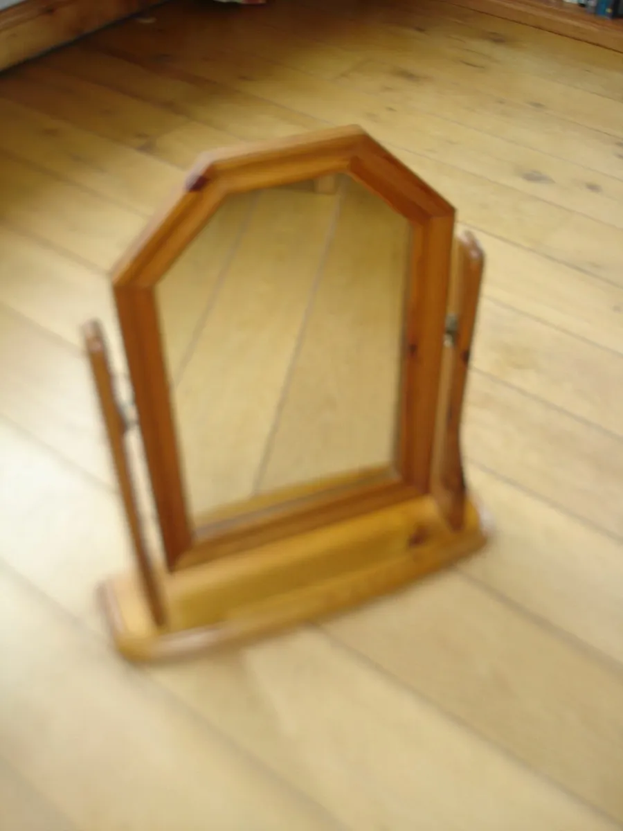 FINE PINE SWIVEL VANITY TABLE MIRROR. - Image 2