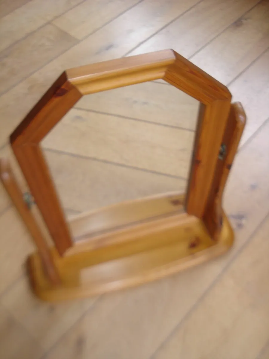 FINE PINE SWIVEL VANITY TABLE MIRROR. - Image 4