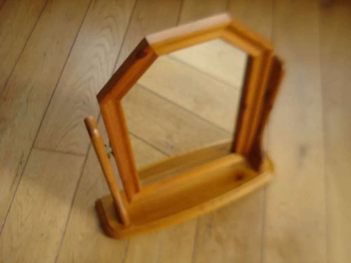 FINE PINE SWIVEL VANITY TABLE MIRROR. - Image 1