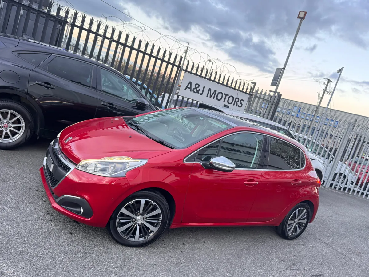 PEUGEOT 208 Glass Roof Automatic - Image 2