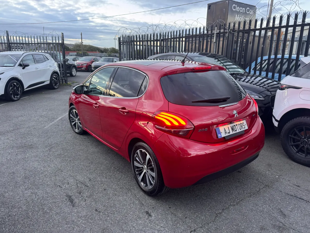 PEUGEOT 208 Glass Roof Automatic - Image 4