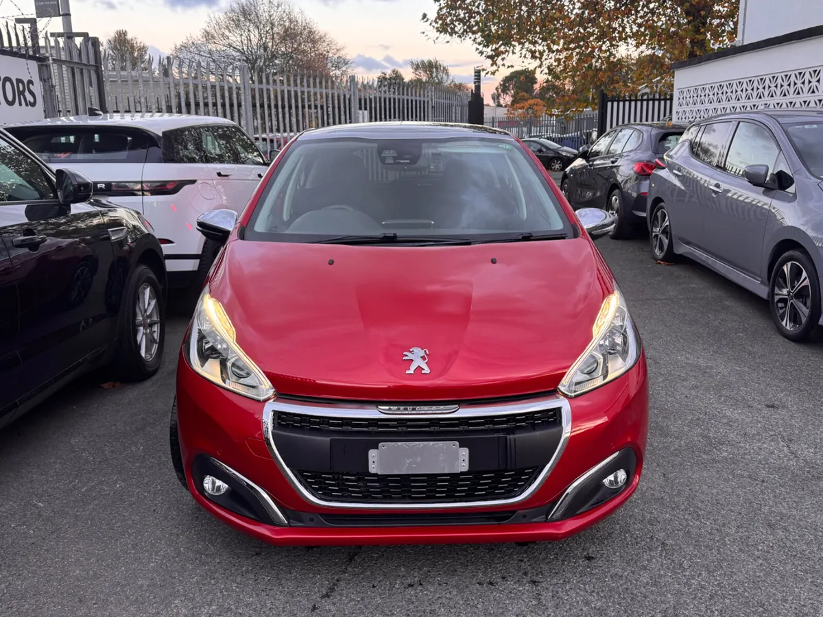 PEUGEOT 208 Glass Roof Automatic - Image 3