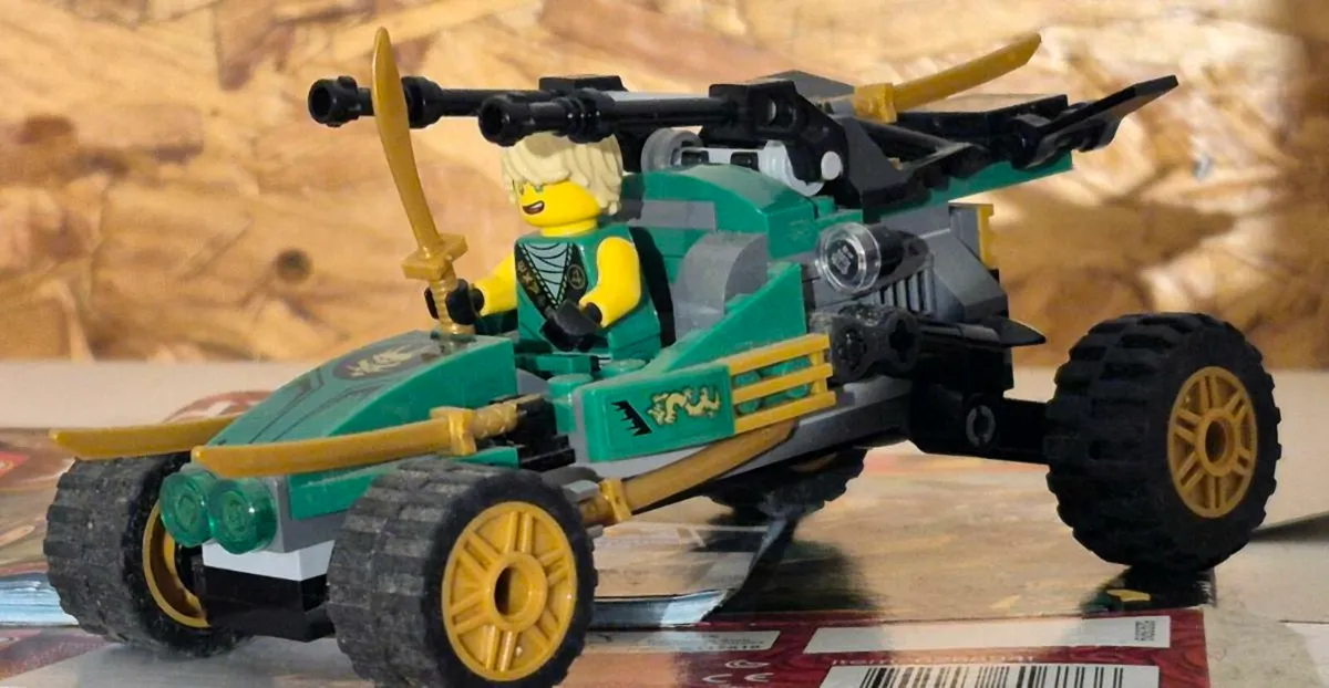 Lego Ninjago Green Guy (Lloyd) - Image 2
