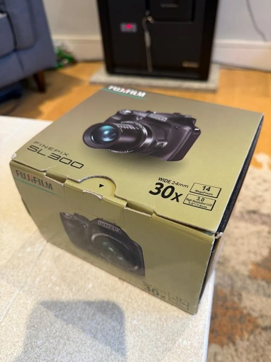 Fujifilm Finepix SL300 - Image 2