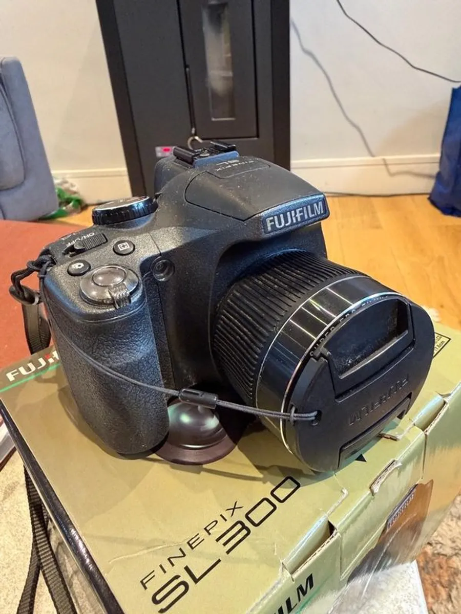 Fujifilm Finepix SL300 - Image 3