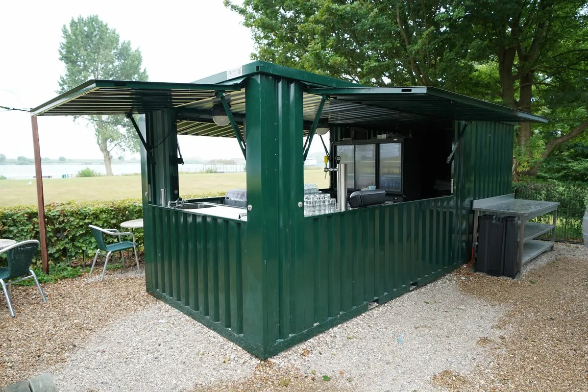 Backyard Bar Unit – Stylish and Easy to Maintain - Image 1