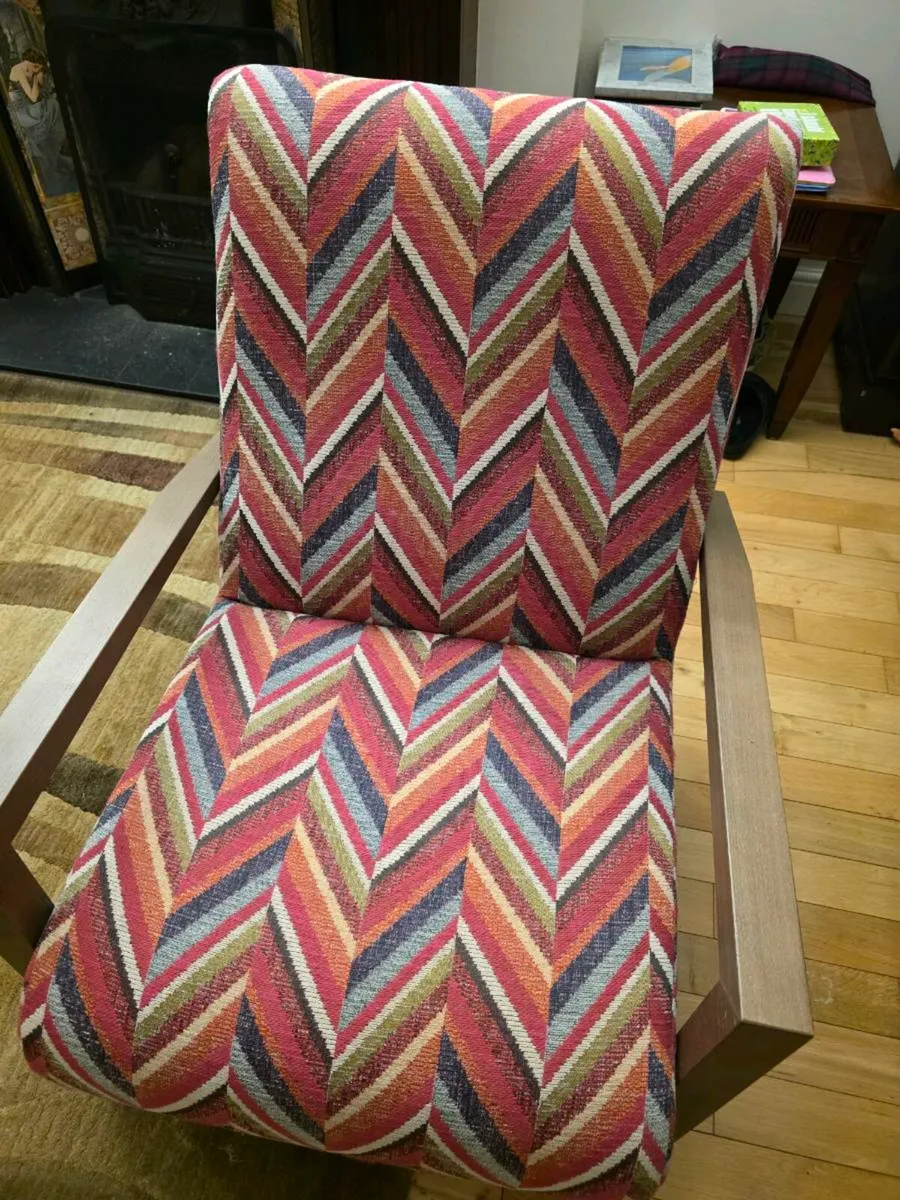 Modern Arm Chair - excellent condition - Image 2