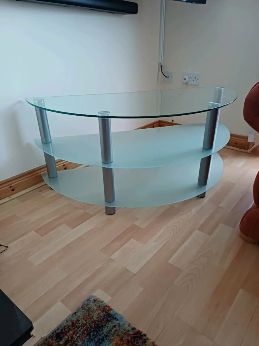 Glass table - Image 1