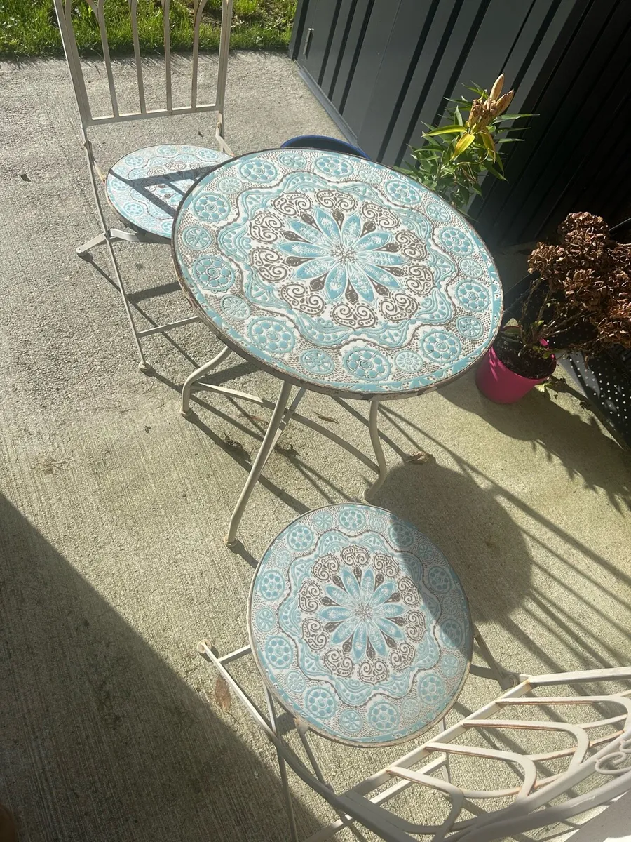 Free patio table and chairs - Image 4