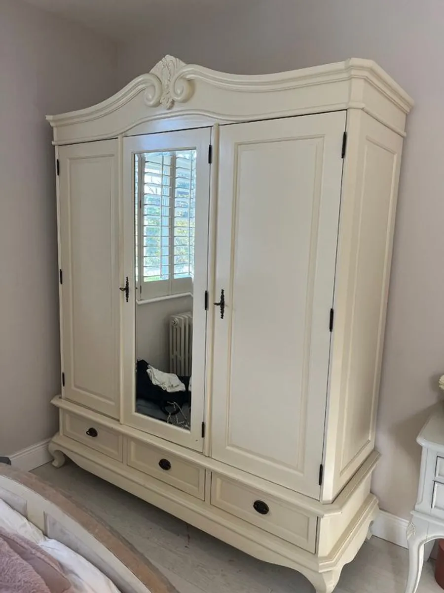 Large Wardrobe - Image 4