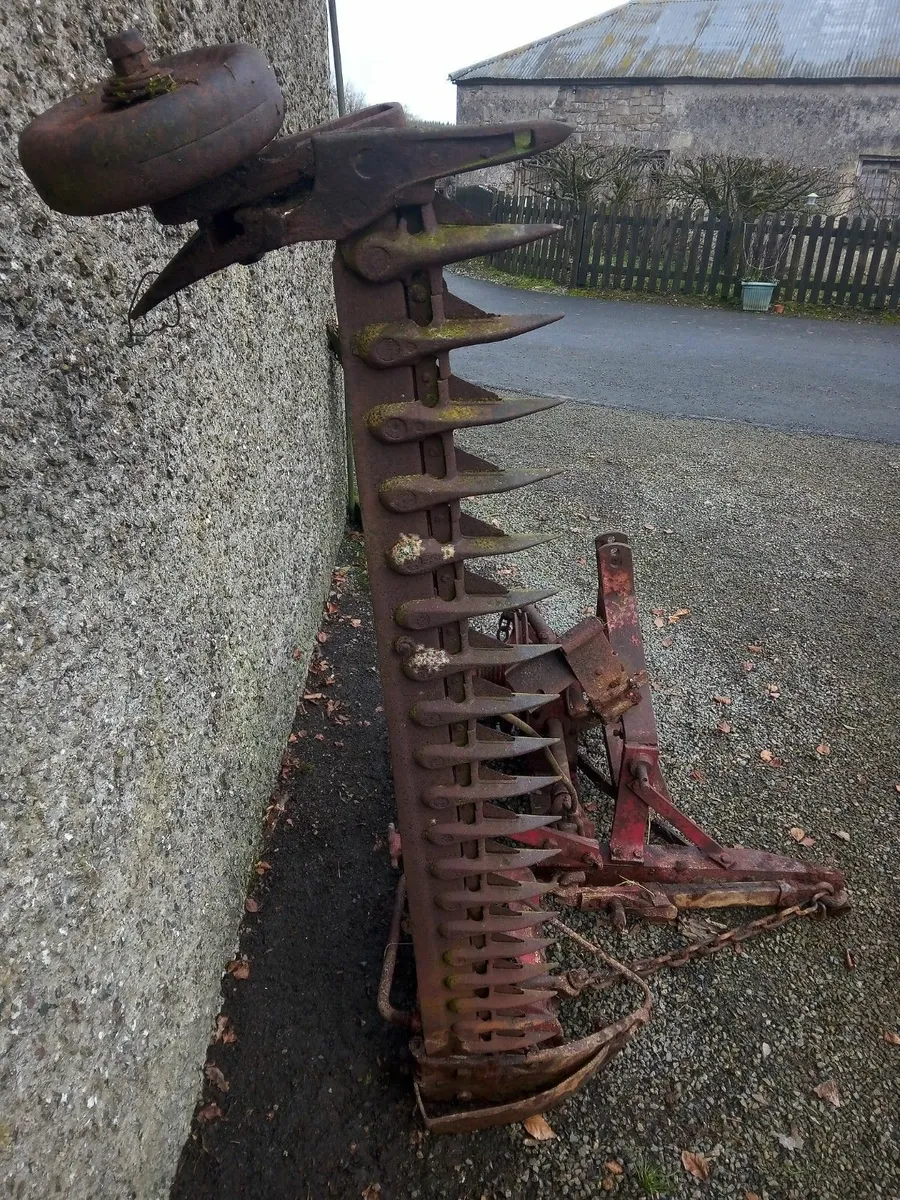 International Fingerbar Mower - Image 4