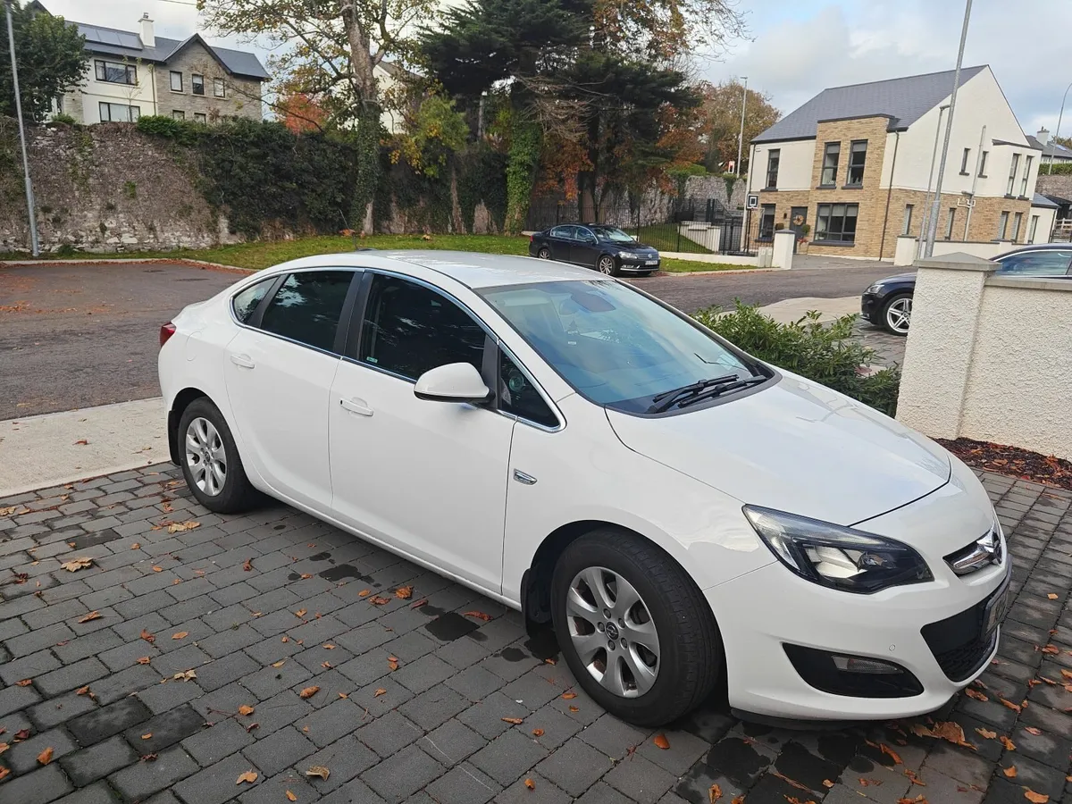 Opel Astra Saloon 2018 1.6 diesel - Image 1