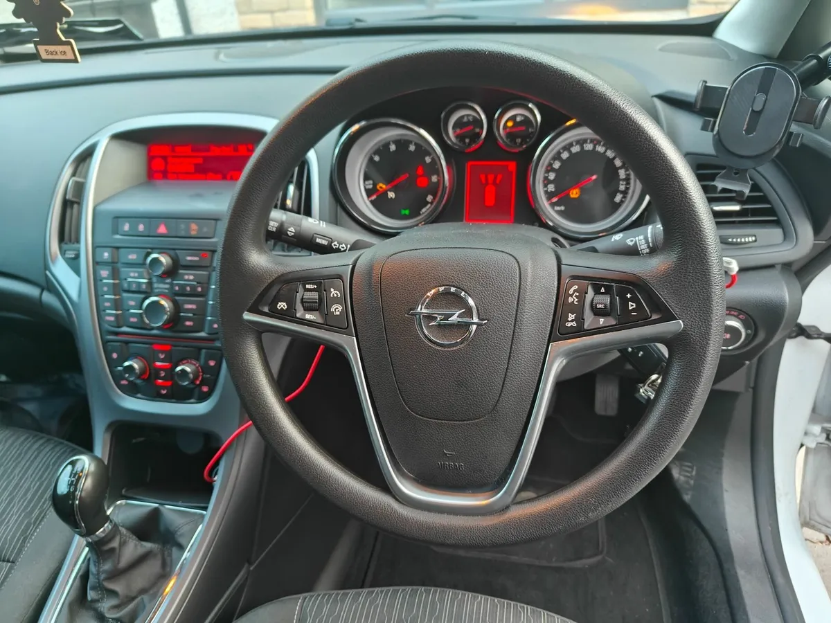 Opel Astra Saloon 2018 1.6 diesel - Image 3
