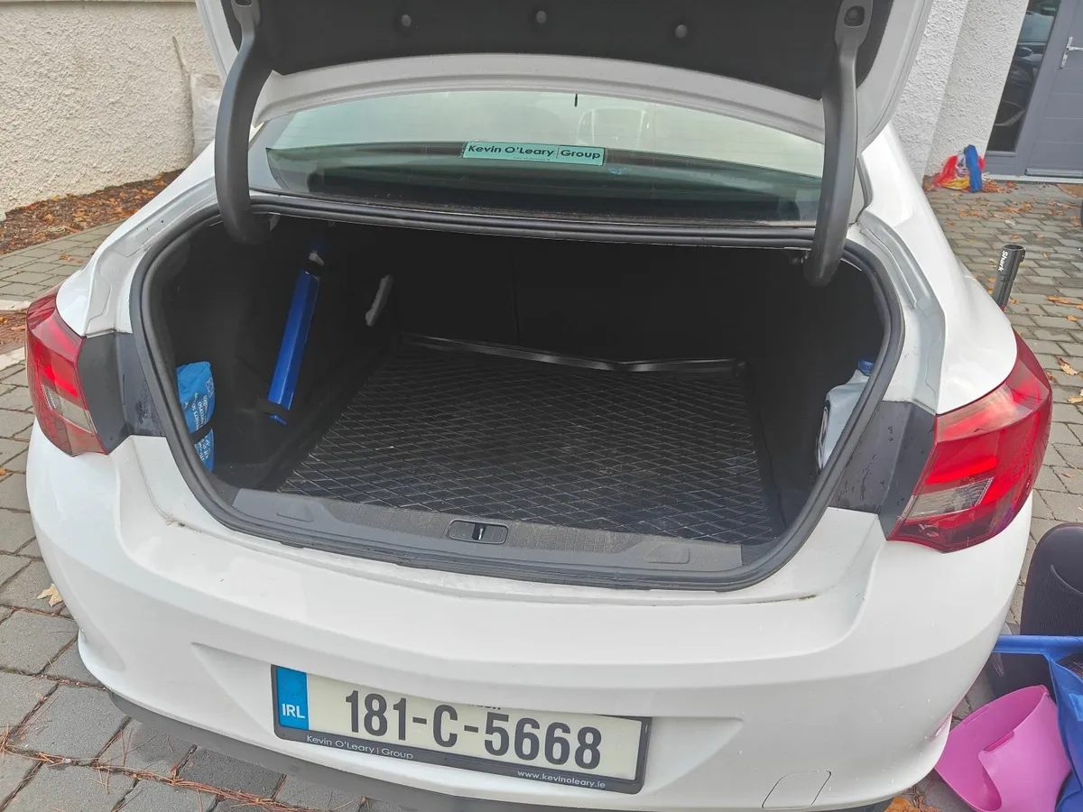 Opel Astra Saloon 2018 1.6 diesel - Image 4