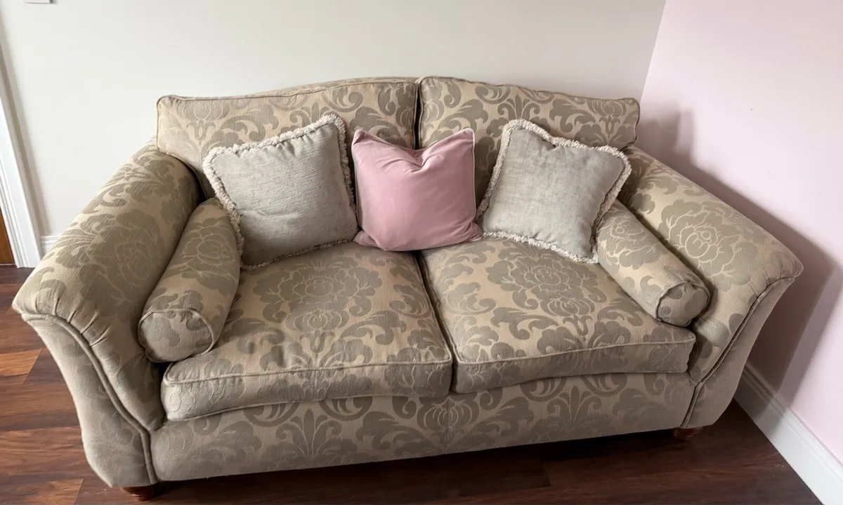 Bargain Suite 3,2,1 immaculate - Image 1