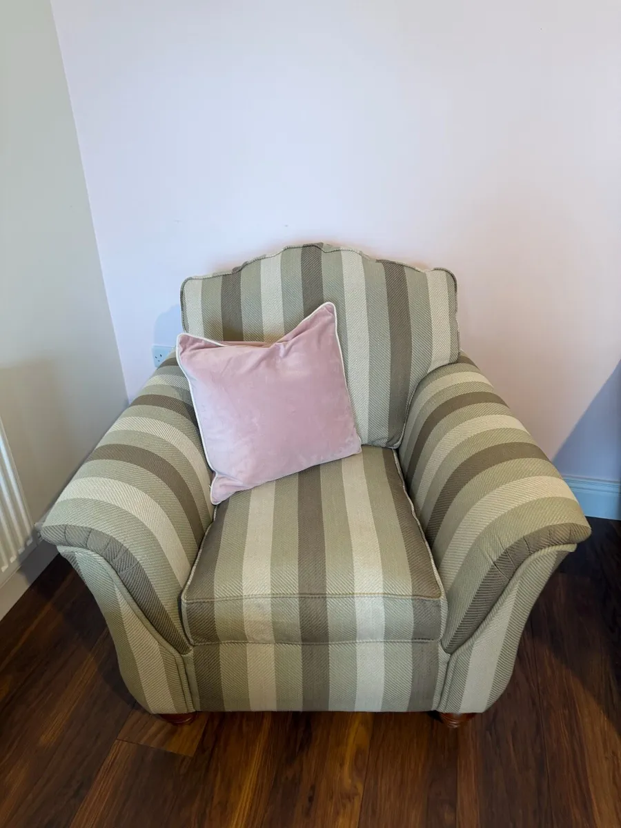 Bargain Suite 3,2,1 immaculate - Image 3