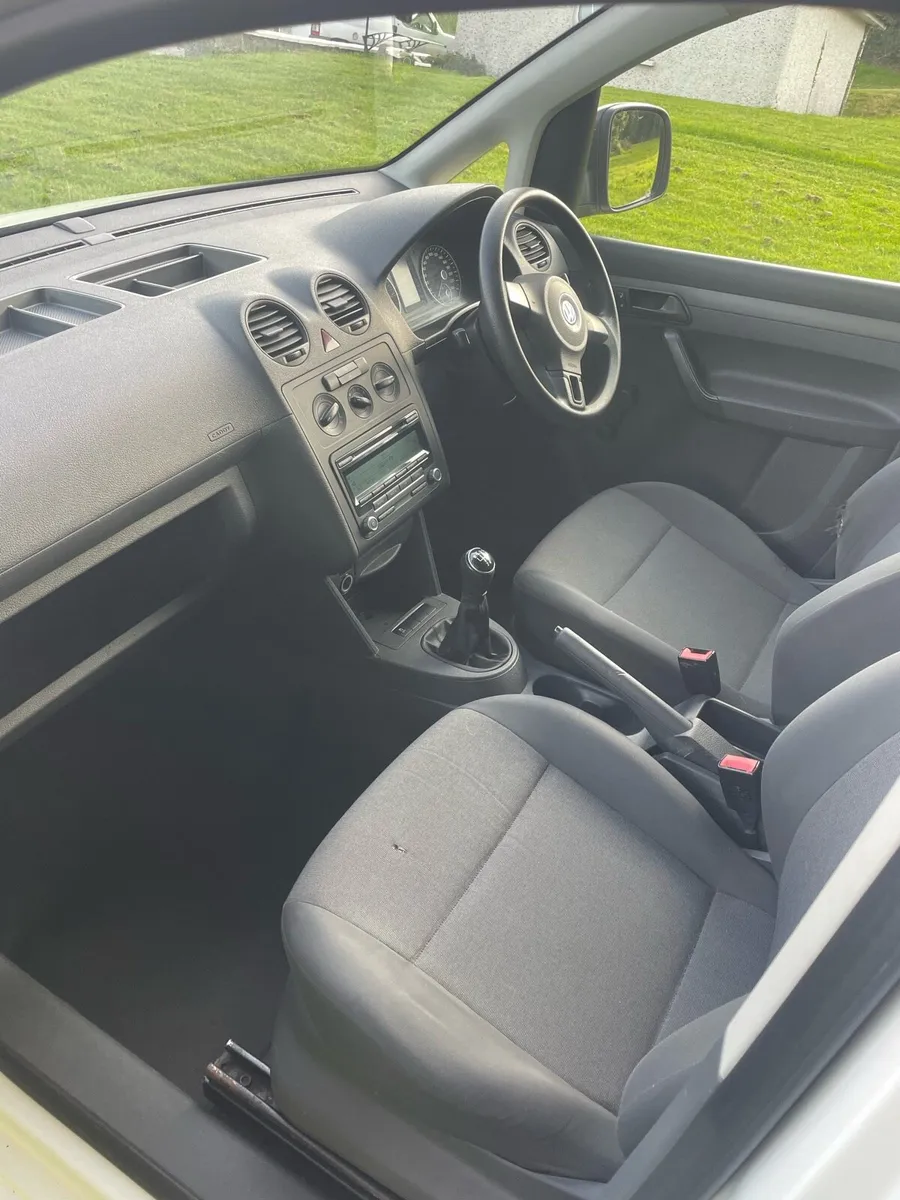 2014 caddy van - Image 2