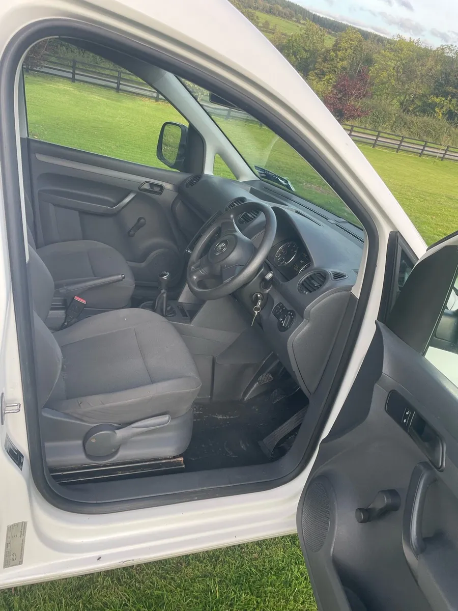 2014 caddy van - Image 4