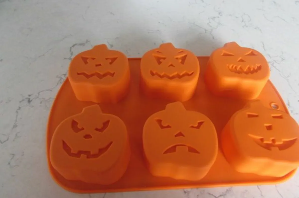Silicone Pumpkin Cupcake Mould for Sale - Image 3