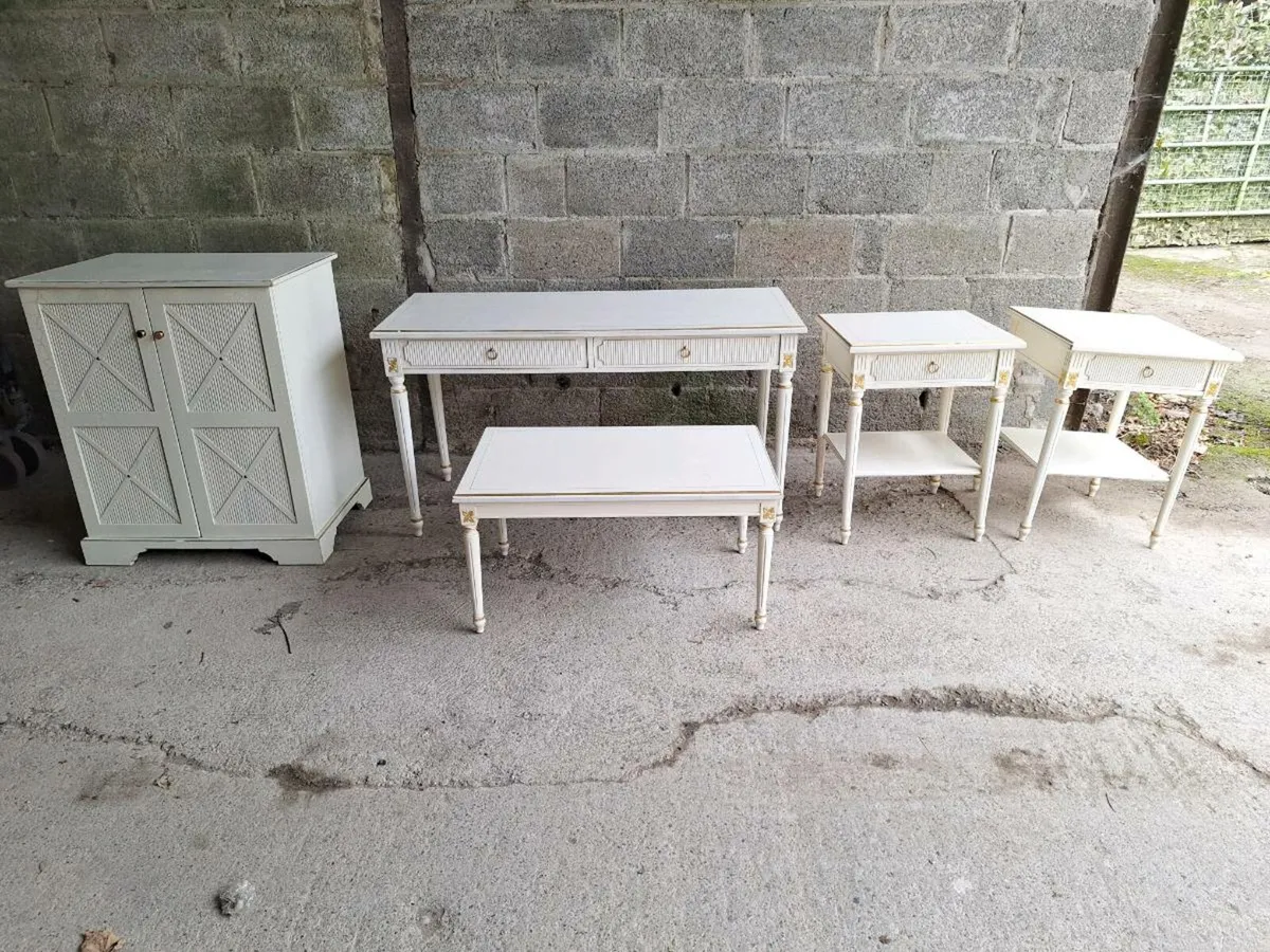 ex Merrion Hotel 5 Piece Furniture Set - Image 1